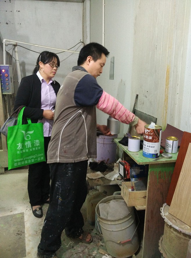友情漆李總經(jīng)理走訪中山家具廠