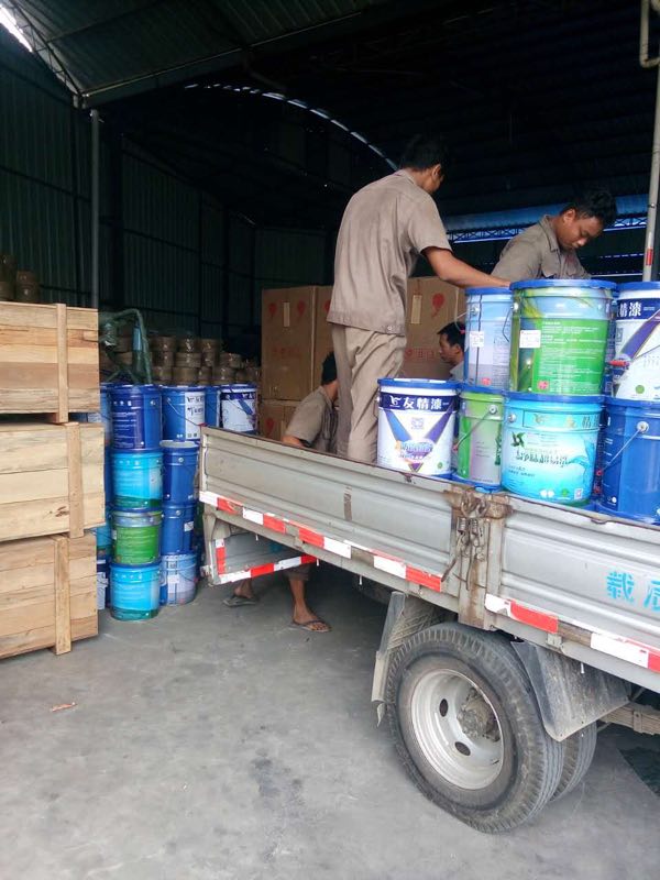 服務(wù)客戶,友情漆樣樣做足100分 服務(wù)客戶,友情漆樣樣做足100分